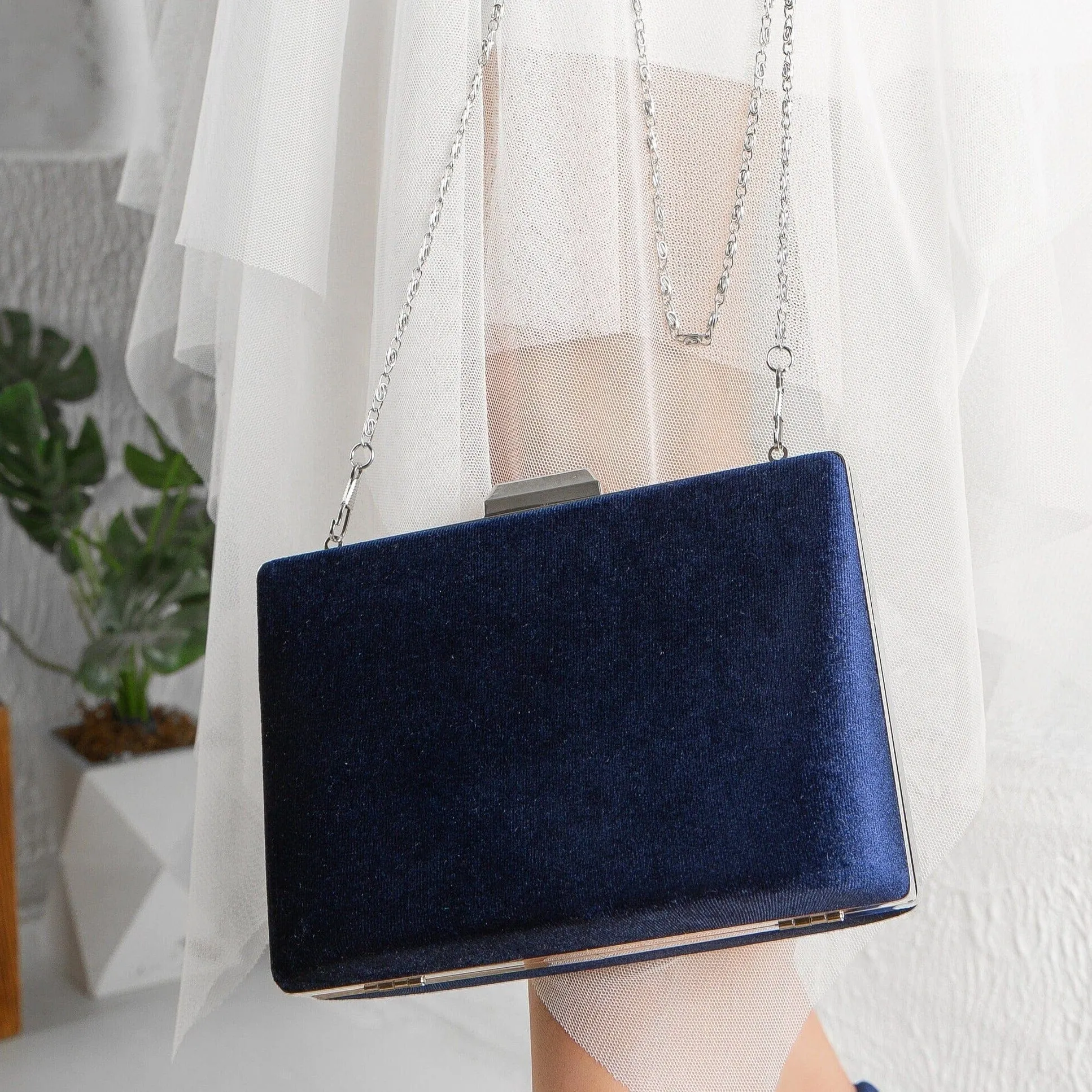 Alba Vegan Velvet Clutch | Blue