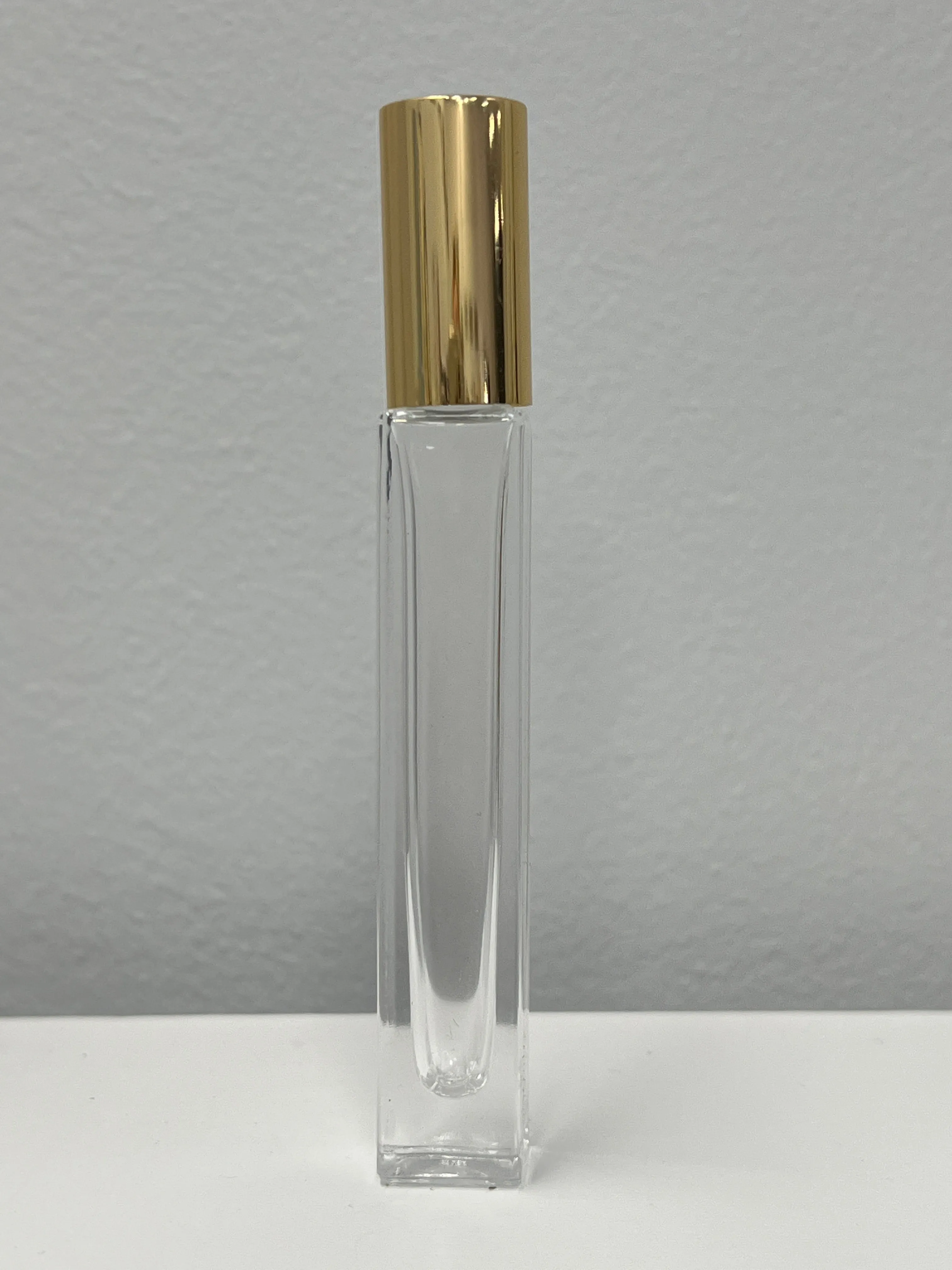 Roller bottle square with gold lid 10ml